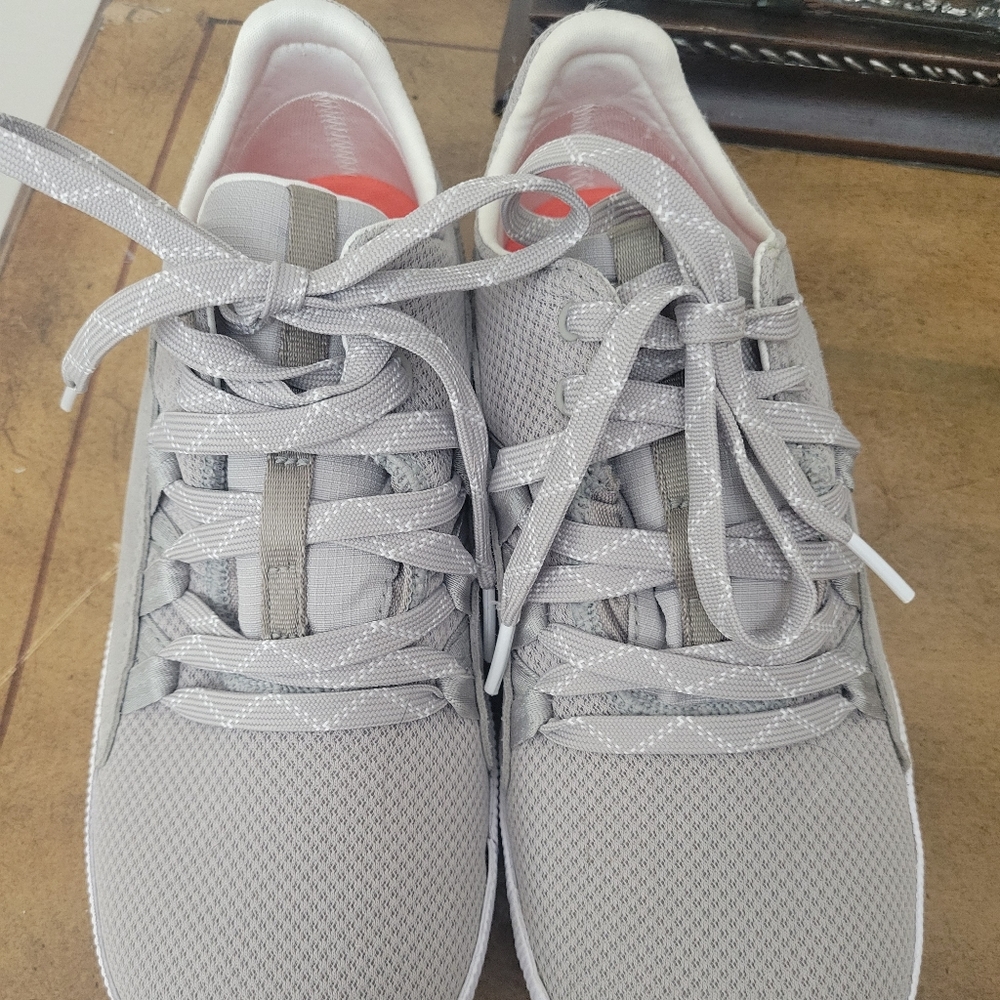 Sorel size 8 sneakers only worn one time